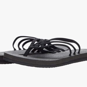 Sanuk flip flop sandals size 9